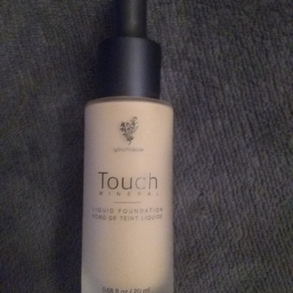 Younique bundle with new Coach wristlet - Picture 2 of 10